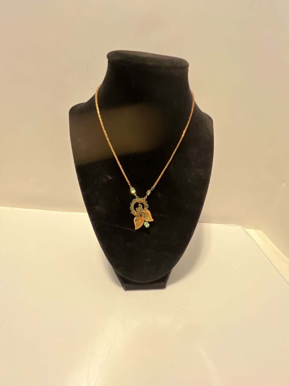 Vintage Gold Tone Green Rhinestone Leaf Pendant Necklace